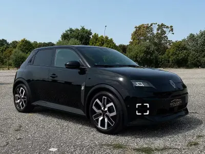 Usata Renault 5 E-Tech Komfort 77 kW (106 CV) 2025 Nero Berlina