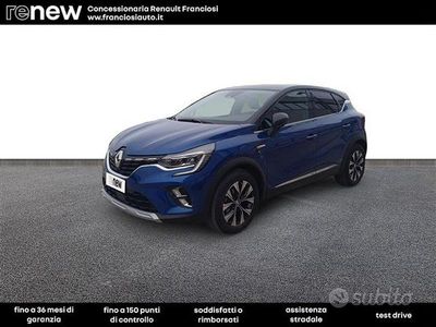 Usata Renault Captur Techno 101 CV (74 kW) 2023 Blu scuro SUV