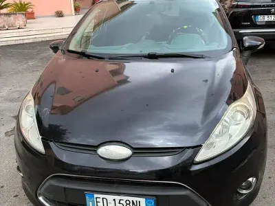 Usata Ford Fiesta 68 CV (50 kW) 2010 Nero Berlina