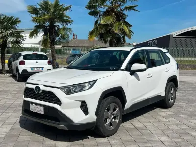 Usata Toyota RAV4 Hybrid Business Edition 178 CV (130 kW) 2023 Bianco SUV