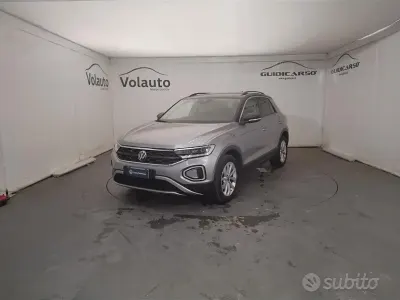 Usata VW T-Roc Edition 116 CV (85 kW) 2024 Grigio metallizzato chiaro SUV