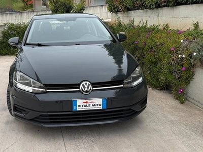 Begagnad VW Golf VII Business 90 HK (66 kW) 2018 Grå Sedan