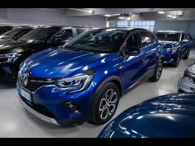 Usata Renault Captur Techno 145 CV (106 kW) 2022 Grigio chiaro SUV