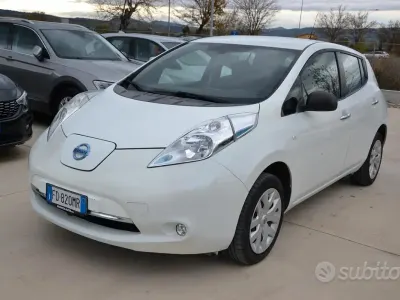 Begagnad Nissan Leaf Visia 80 kW (109 HK) 2016 Vit Halvkombi