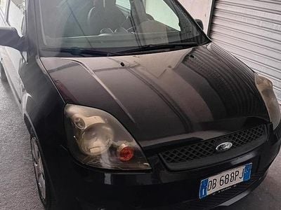Usata Ford Fiesta 68 CV (50 kW) 2006 Nero Utilitaria