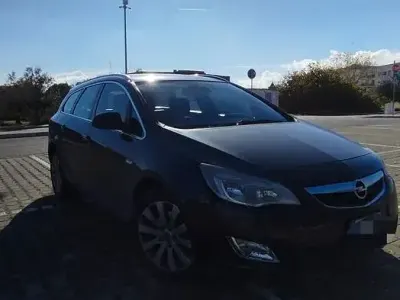 Usata Opel Astra 82 CV (60 kW) 2011 Nero Station wagon
