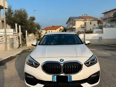 Usata BMW 116 Advantage 116 CV (85 kW) 2020 Bianco Utilitaria