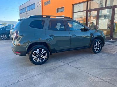 Usata Dacia Duster Journey 100 CV (73 kW) 2023 Verde SUV