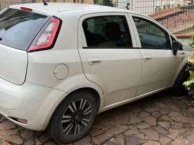 Usata Fiat Punto Young 65 CV (47 kW) 2015 Bianco Utilitaria