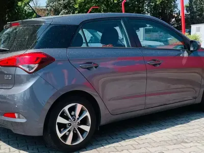 Usata Hyundai i20 90 CV (66 kW) 2015 Bluazzurro Berlina