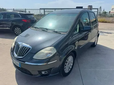 Usata Lancia Musa 90 CV (66 kW) 2010 Grigio Monovolume