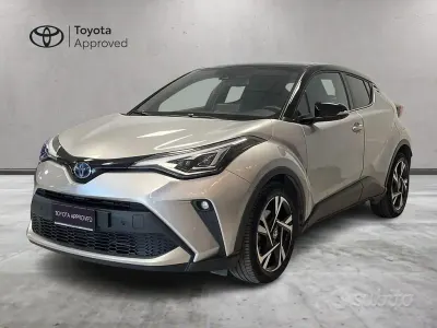 Usata Toyota C-HR Trend 184 CV (135 kW) 2023 Silver metallic & black SUV