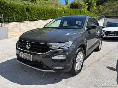 Usata VW T-Roc 150 CV (110 kW) 2022 Grigio SUV
