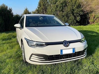 Usata VW Golf VIII Life 131 CV (96 kW) 2023 Bianco Berlina