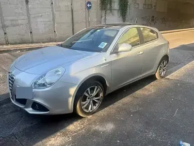 Usata Alfa Romeo Giulietta 120 CV (88 kW) 2011 Grigio Utilitaria