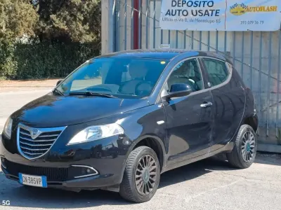 Usata Lancia Ypsilon Silver 85 CV (62 kW) 2013 Nero Utilitaria