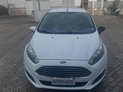 Usata Ford Fiesta 75 CV (55 kW) 2016 Bianco Berlina