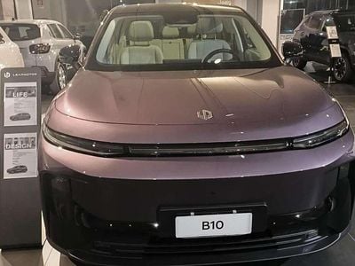 Nuova Leapmotor B10 160 kW (218 CV) 2026 Hawaii con tetto nero SUV