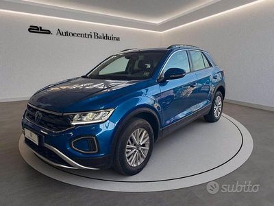 Usata VW T-Roc Life 150 CV (110 kW) 2023 Blue reef metalizzato SUV