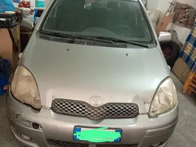 Usata Toyota Yaris 2003 Grigio Berlina