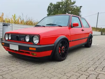 Begagnad VW Golf II GTI 110 HK (80 kW) 1989 Röd Halvkombi