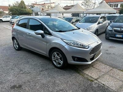 Begagnad Ford Fiesta Titanium 75 HK (55 kW) 2014 Grå Halvkombi