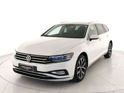 Usata VW Passat Executive 200 CV (147 kW) 2022 Bianco Station wagon