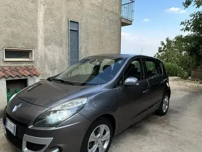 Usata Renault Scénic III XMOD 110 CV (80 kW) 2011 Grigio Monovolume