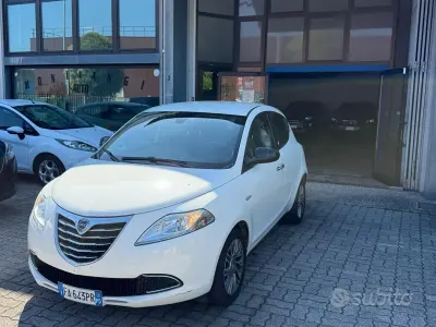 Usata Lancia Ypsilon 69 CV (50 kW) 2015 Bianco Utilitaria