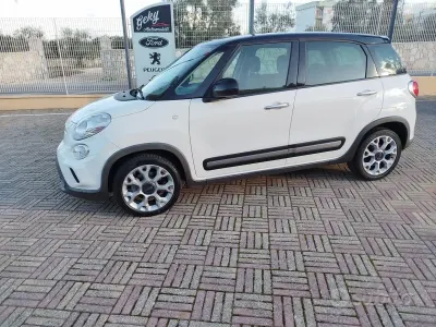 Käytetty Fiat 500L Trekking 105 HP (77 kW) 2014 Valkoinen Tila-auto