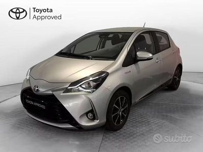 Usata Toyota Yaris Hybrid Active 101 CV (74 kW) 2018 Argento Berlina