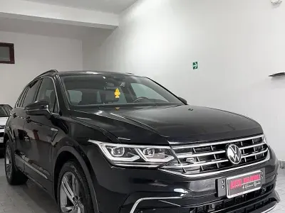 Usata VW Tiguan R-line 150 CV (110 kW) 2023 Nero SUV