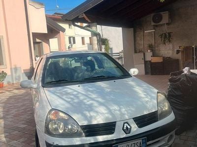 Usata Renault Clio II 58 CV (42 kW) 2004 Bianco Berlina