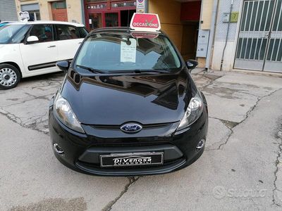 Usata Ford Fiesta 70 CV (51 kW) 2012 Nero Berlina