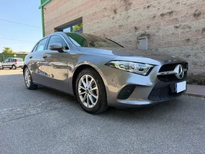 Usado Mercedes A160 109 CV (80 kW) 2022 Gris Berlina
