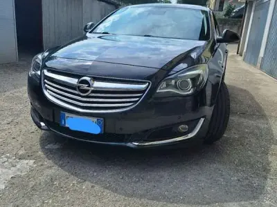 Usata Opel Insignia Cosmo 140 CV (102 kW) 2013 Nero Berlina