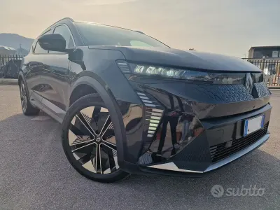 Usata Renault Scénic 55 kW (75 CV) 2024 Nero Monovolume