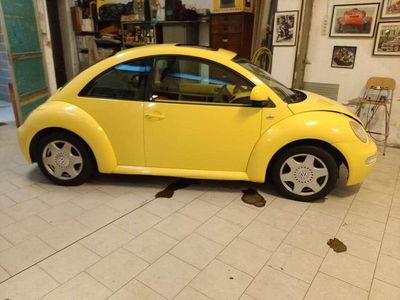 Usata VW New Beetle 116 CV (85 kW) 1999 Giallo Utilitaria