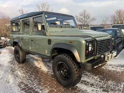 Usata Land Rover Defender SE 122 CV (89 kW) 2010 Verde Station wagon