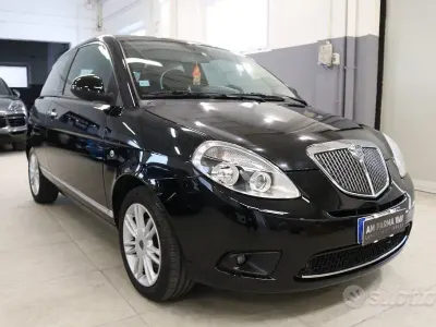 Usata Lancia Ypsilon 77 CV (56 kW) 2012 Nero Utilitaria