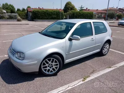 Usata VW Golf IV Highline 116 CV (85 kW) 2000 Grigio Berlina