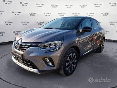 Usata Renault Captur Techno 101 CV (74 kW) 2023 Grigio SUV