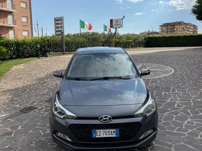 Usata Hyundai i20 90 CV (66 kW) 2015 Grigio Berlina