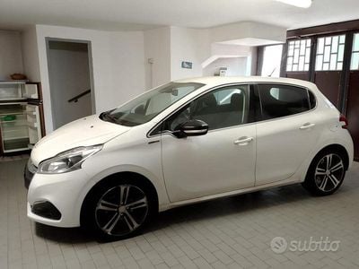 Usata Peugeot 208 GT-line 120 CV (88 kW) 2016 Bianco Utilitaria