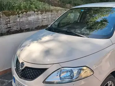 Begagnad Lancia Ypsilon