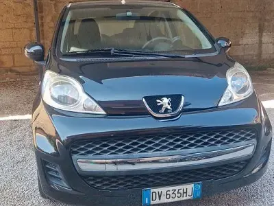 Usata Peugeot 107 68 CV (50 kW) 2009 Nero Utilitaria