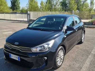 Usata Kia Rio Active 77 CV (56 kW) 2017 Nero Berlina