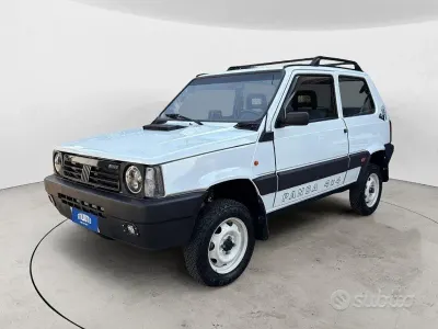 Usata Fiat Panda 4x4 Trekking 45 CV (33 kW) 1992 Bianco pastello Utilitaria