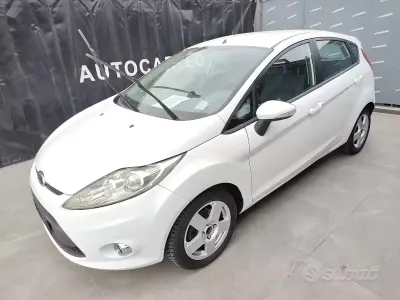Usado Ford Fiesta Titanium 68 HP (50 kW) 2011 Branco Sedan