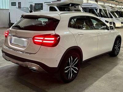 Usata Mercedes GLA180 122 CV (89 kW) 2018 Bianco SUV